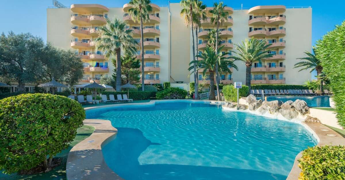 Ein Foto vom Pool im Alcudia Beach Aparthotel