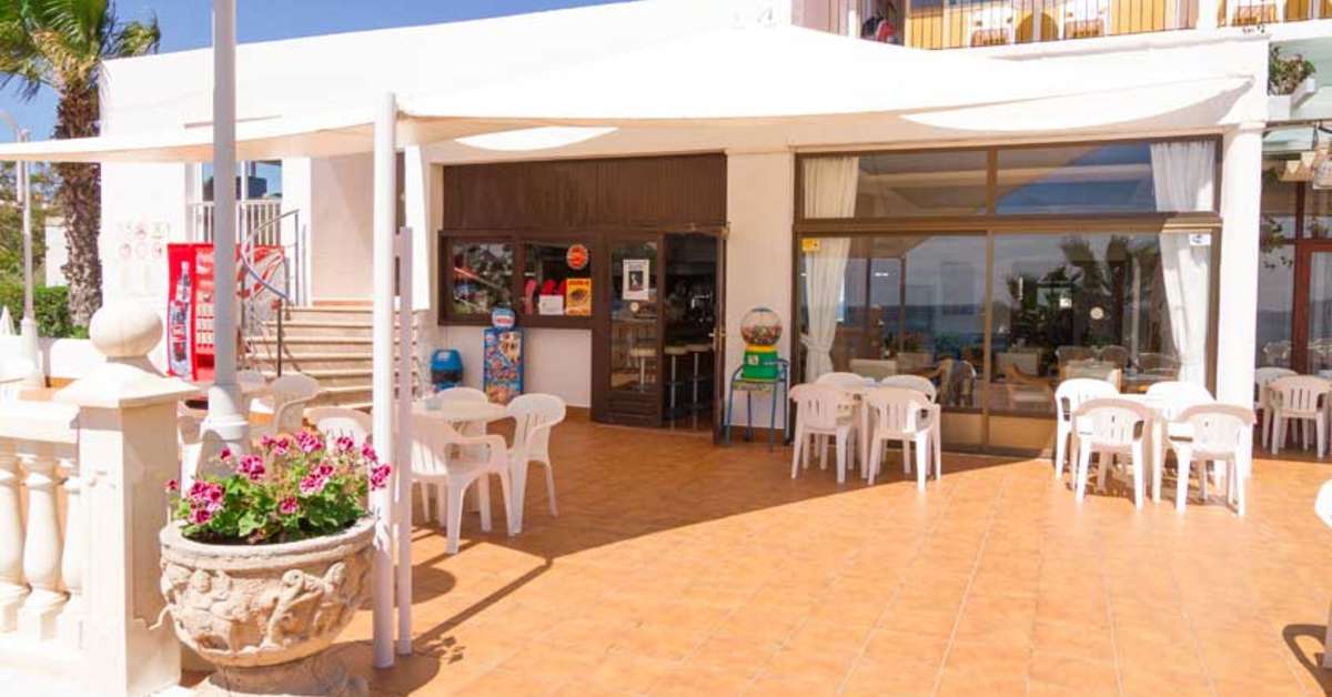 Ein Foto von der Terrasse im Hotel Riomar