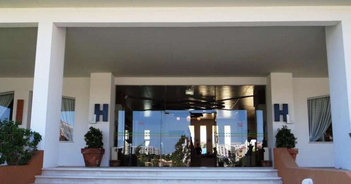 Een foto van de buitenkant van Hotel Luar