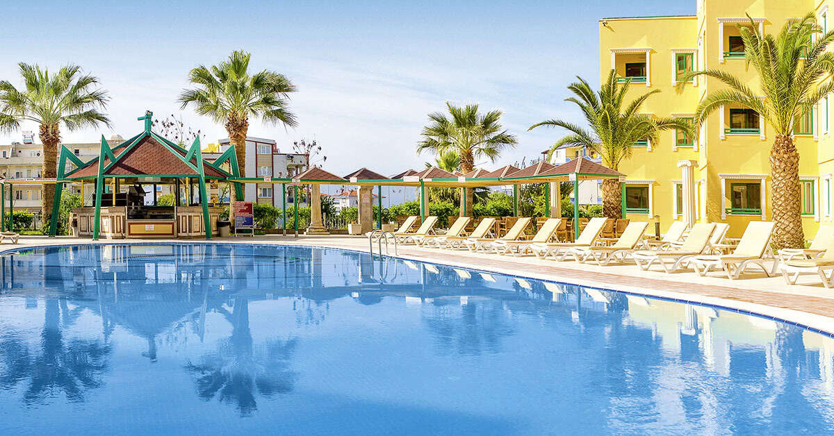 Een foto van het zwembad bij Hotel Esra Family Suite