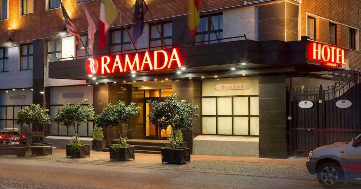 Een foto van de buitenkant van Ramada by Wyndham Naples