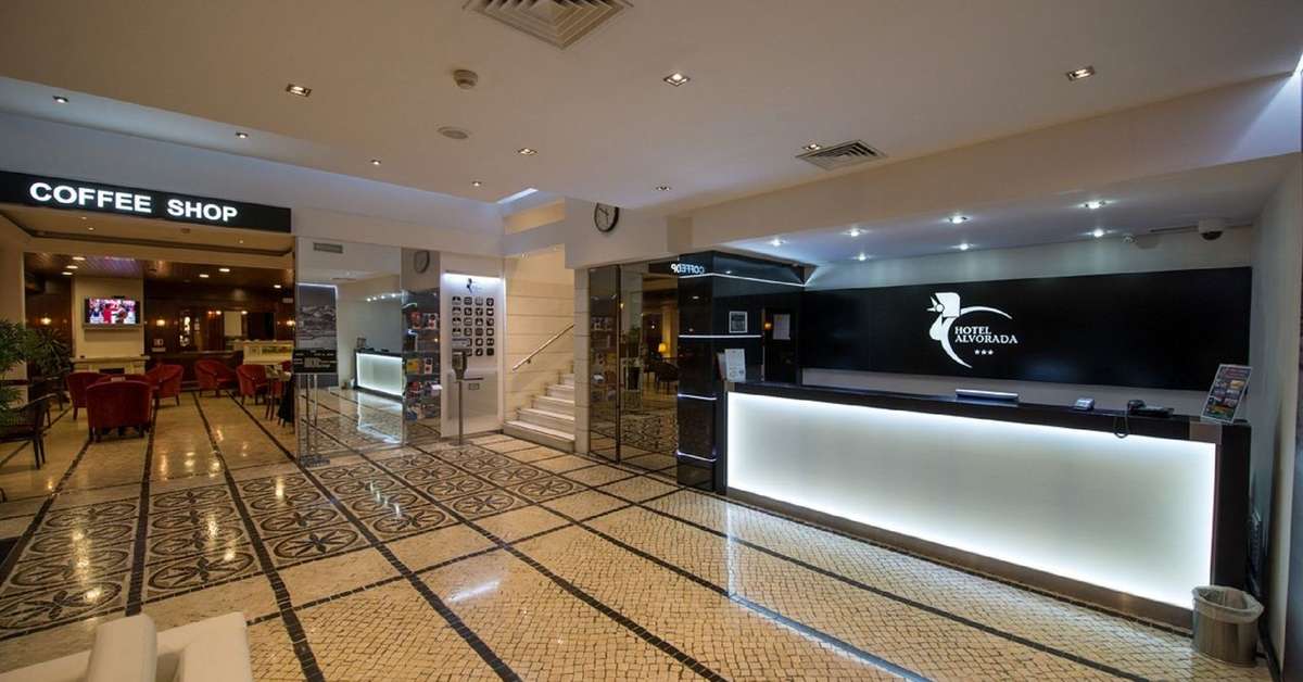 Een foto van het interieur van Alvorada Hotel