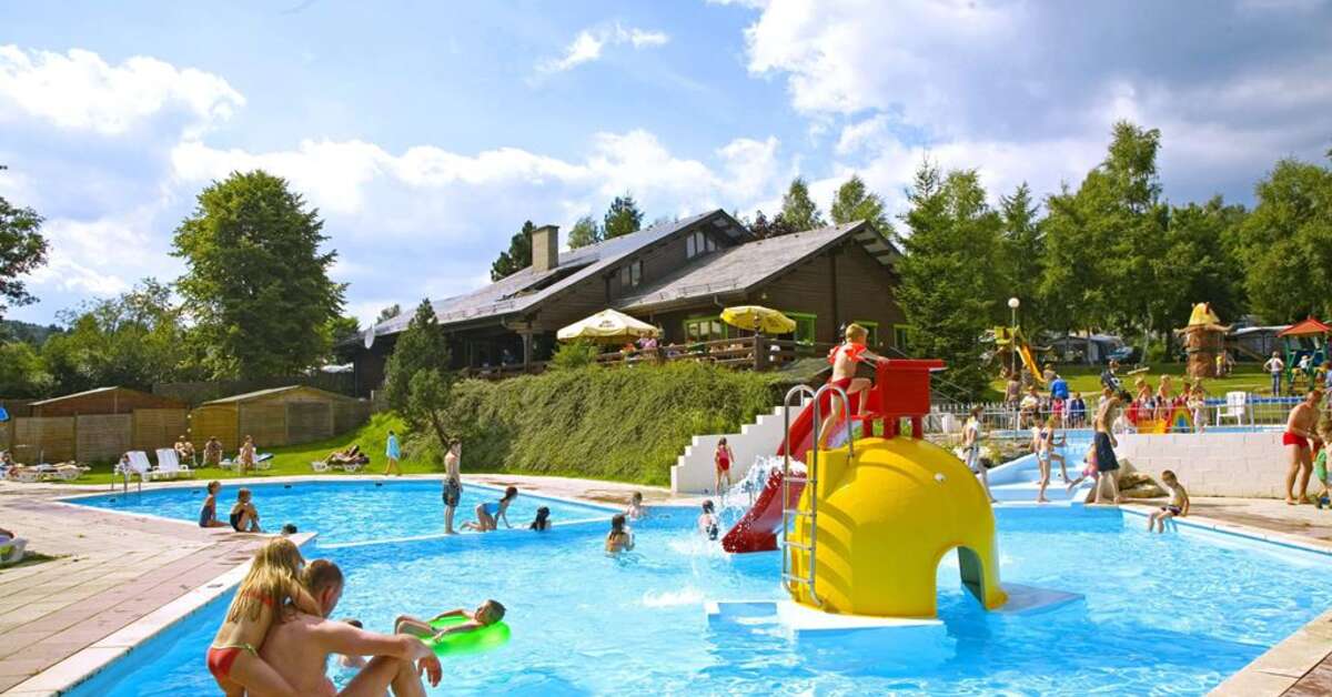 Een foto van het zwembad bij Arden Parks Petite Suisse