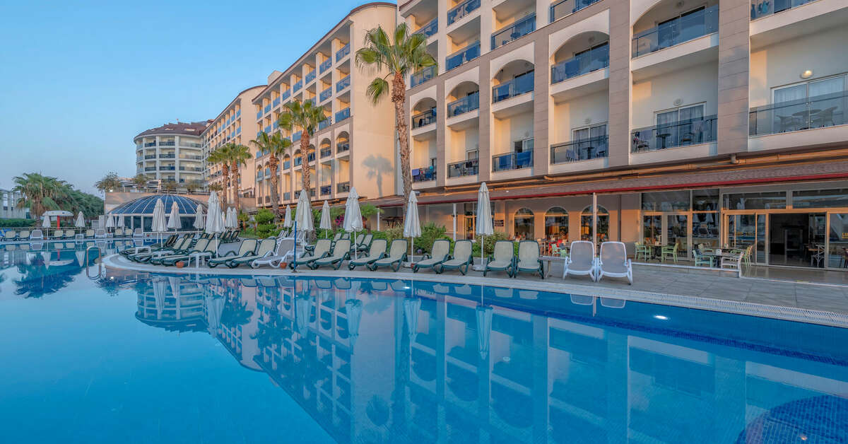 Een foto van het zwembad bij Port River Hotel & Spa