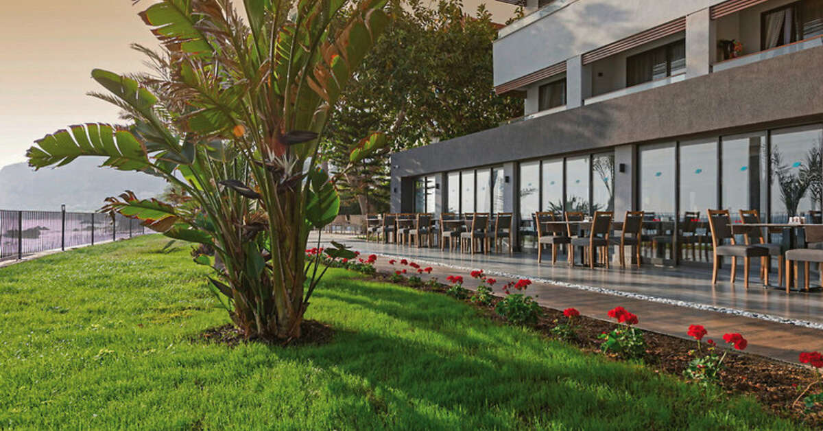 Ein Foto von der Außenansicht des Floria Beach Hotel