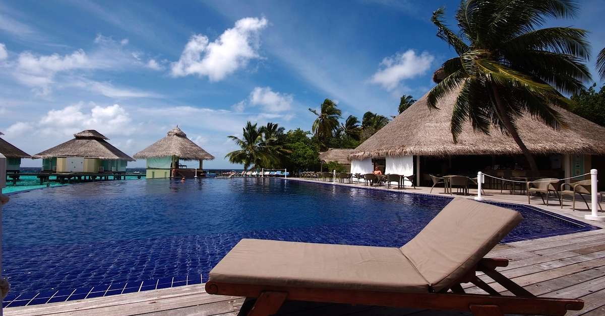 Een foto van het zwembad bij Ellaidhoo Maldives by Cinnamon