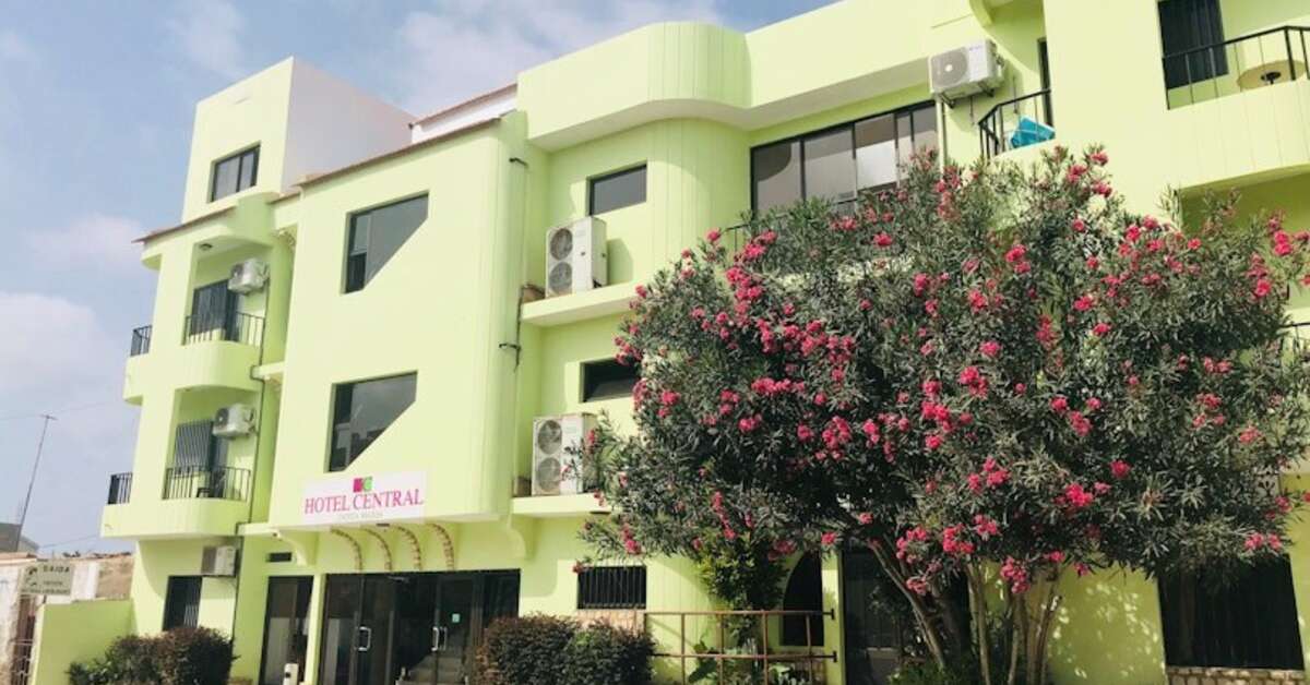 Een foto van de buitenkant van Hotel Central Sal