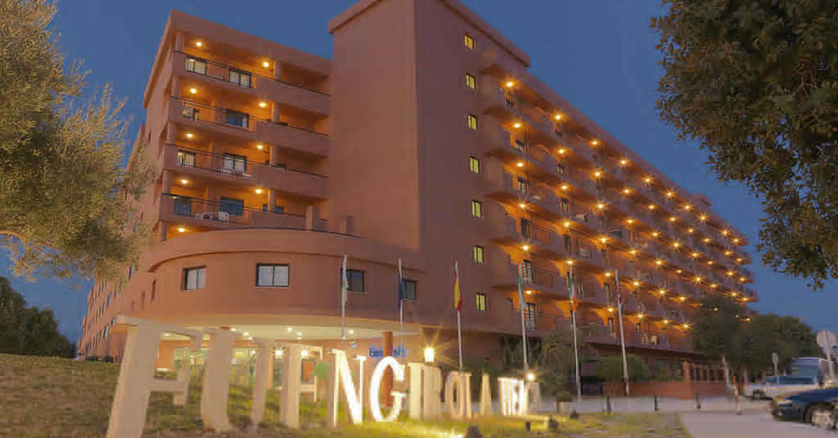 Een foto van de buitenkant van Fuengirola Beach Aparthotel