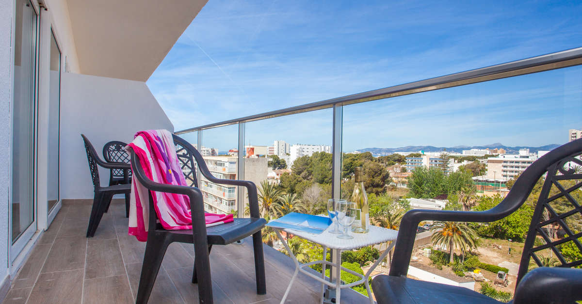 Een foto van het terras bij Ben Hur Aparthotel