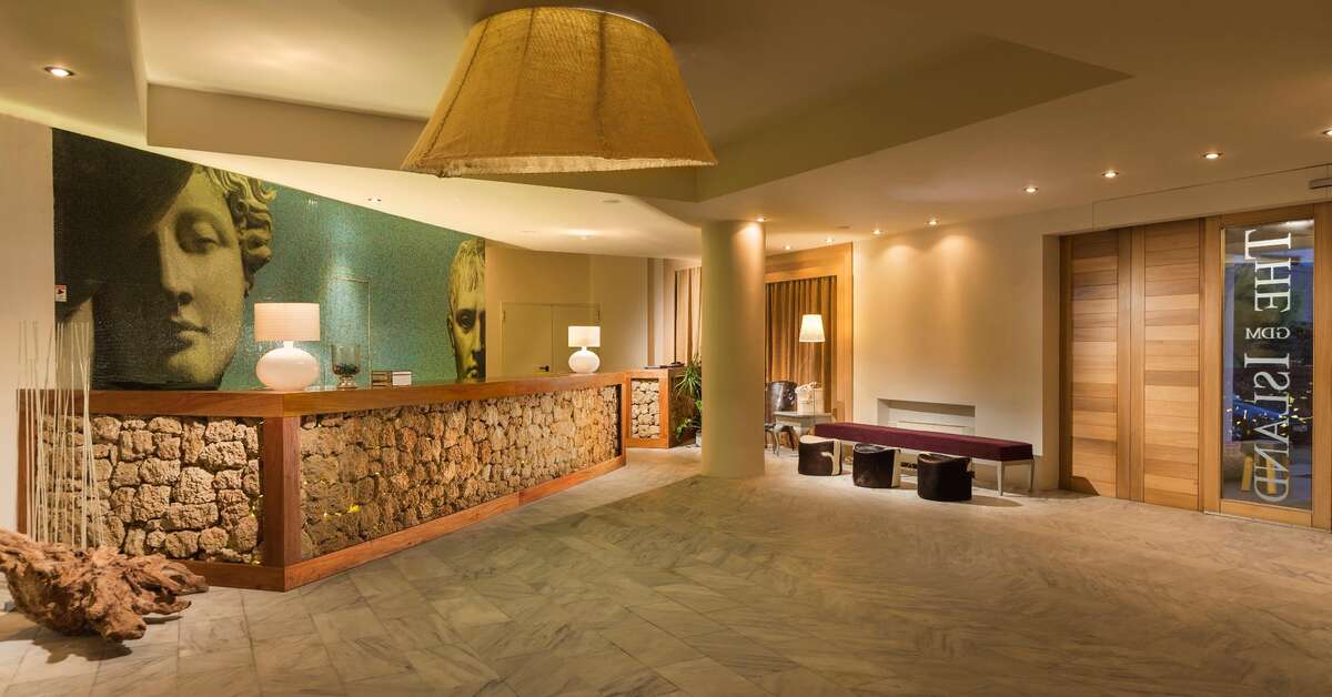 Ein Foto The Island Hotel