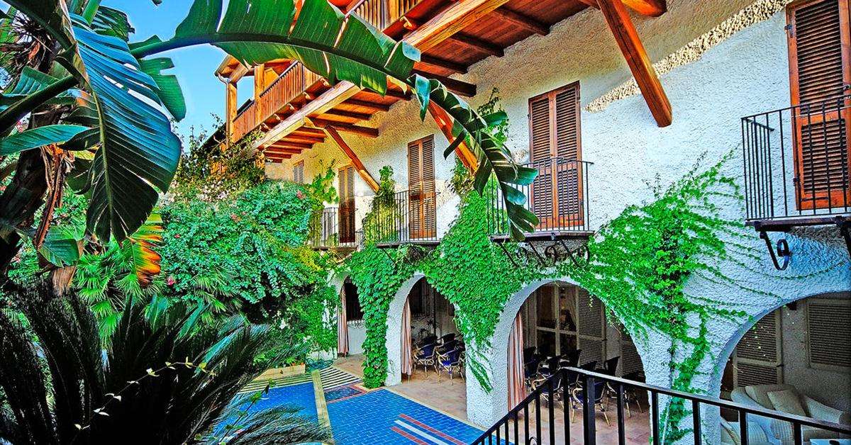Een foto van de buitenkant van Hotel Punta Negra