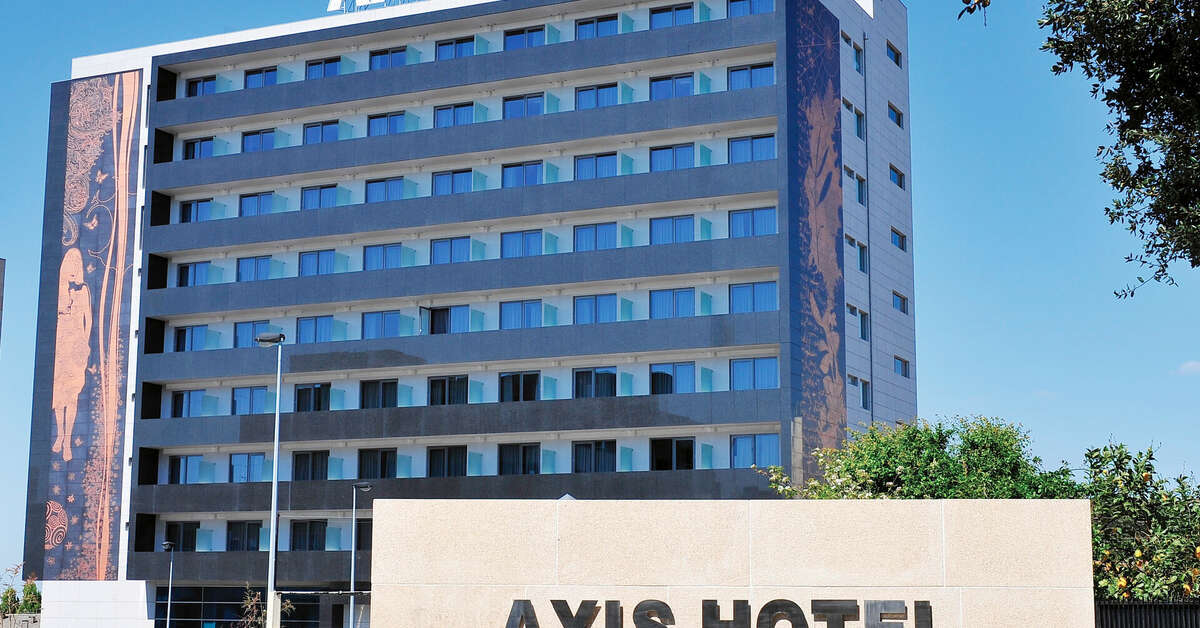 Een foto van de buitenkant van Axis Porto Business & Spa