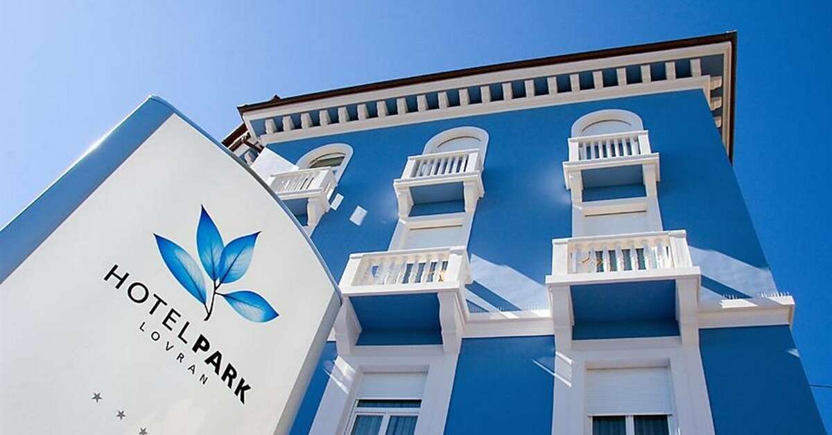 Een foto van de buitenkant van Hotel Park Lovran