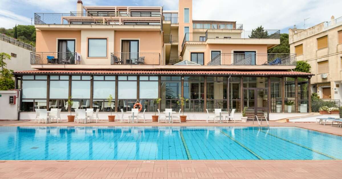 Een foto van het zwembad bij Hotel Villa Esperia