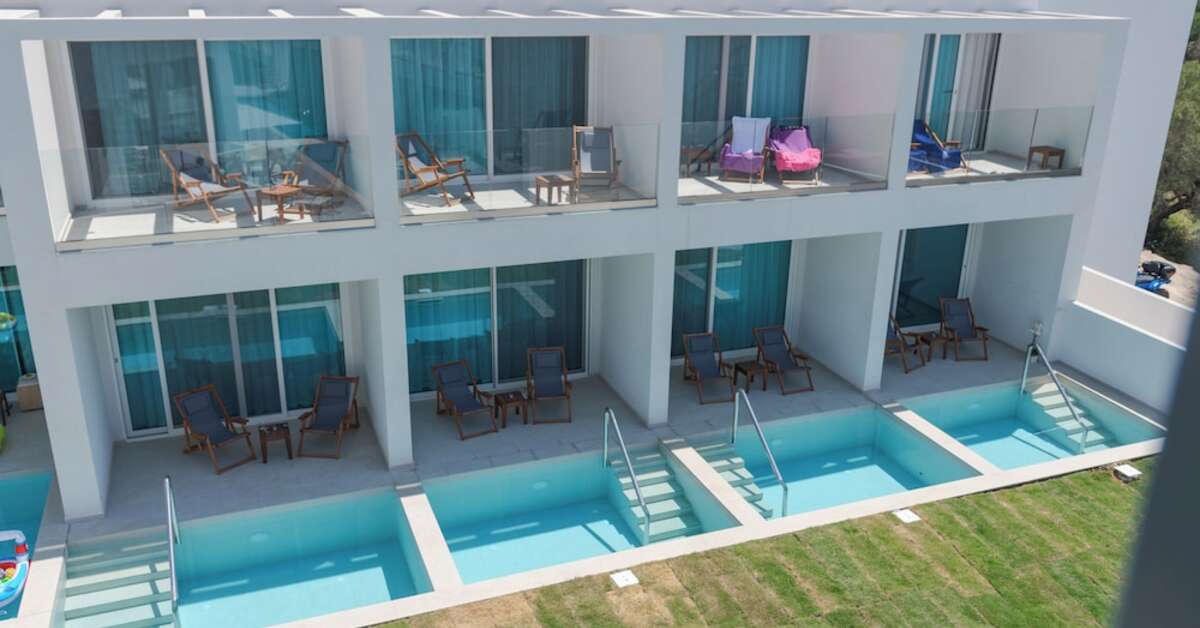 Ein Foto vom Pool im Mirage Bleu Hotel