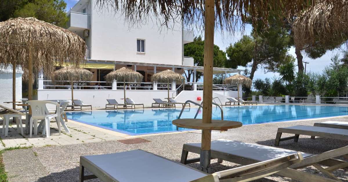 Een foto van het zwembad bij Blue Nest Hotel