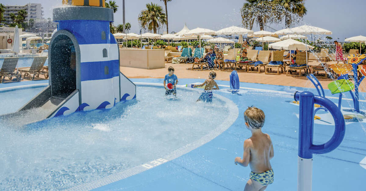 Ein Foto vom Pool im Hovima La Pinta Beachfront Family Hotel