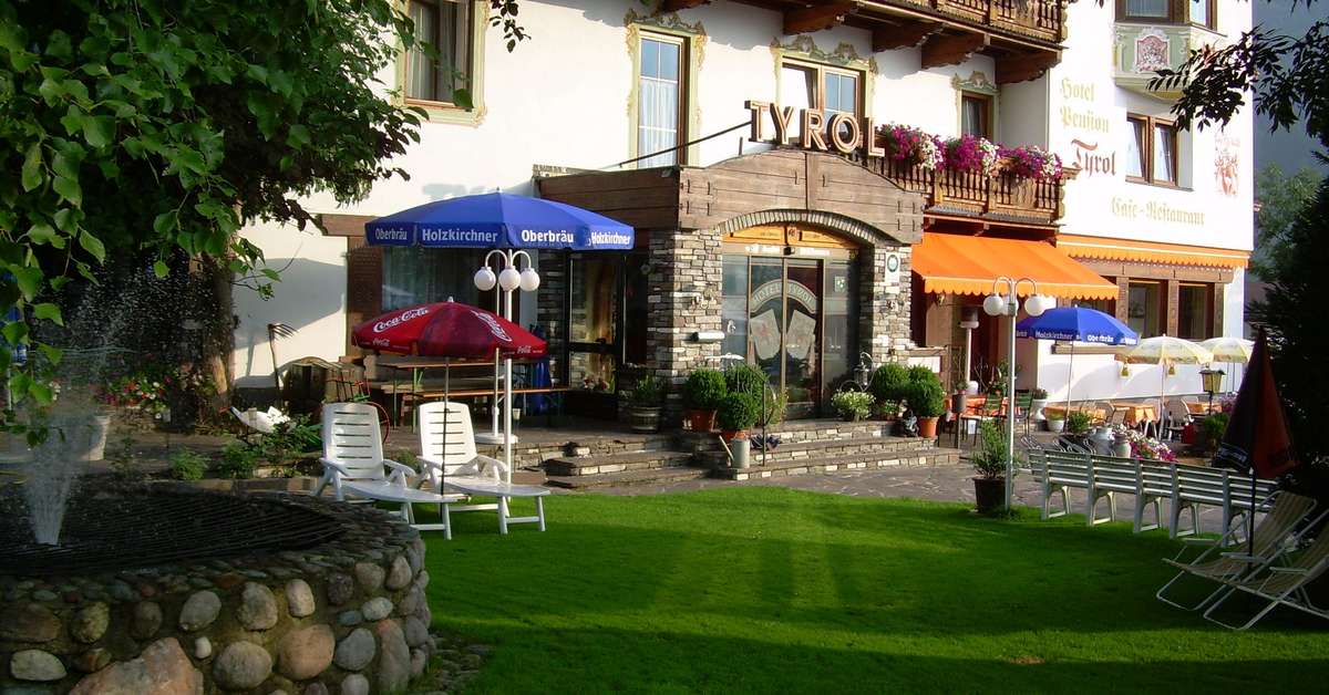 Een foto van de buitenkant van Gasthof Hotel Tyrol