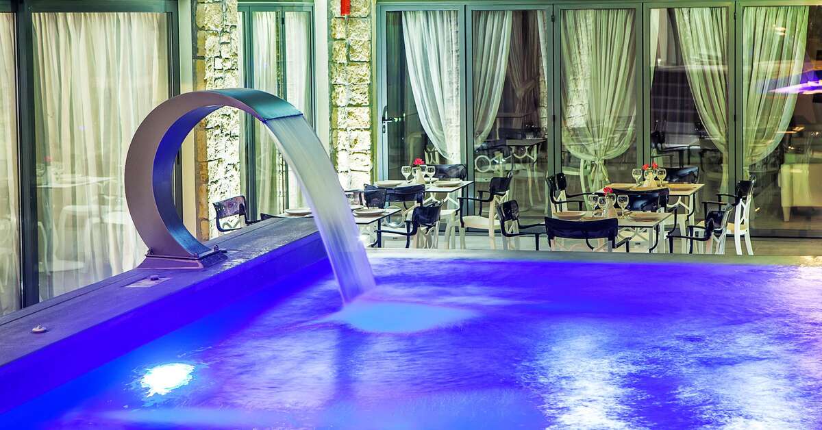 Een foto van het zwembad bij Core Hotels