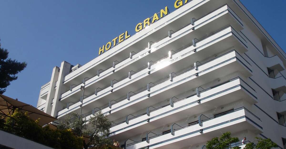 Een foto van de buitenkant van Hotel Gran Garbi