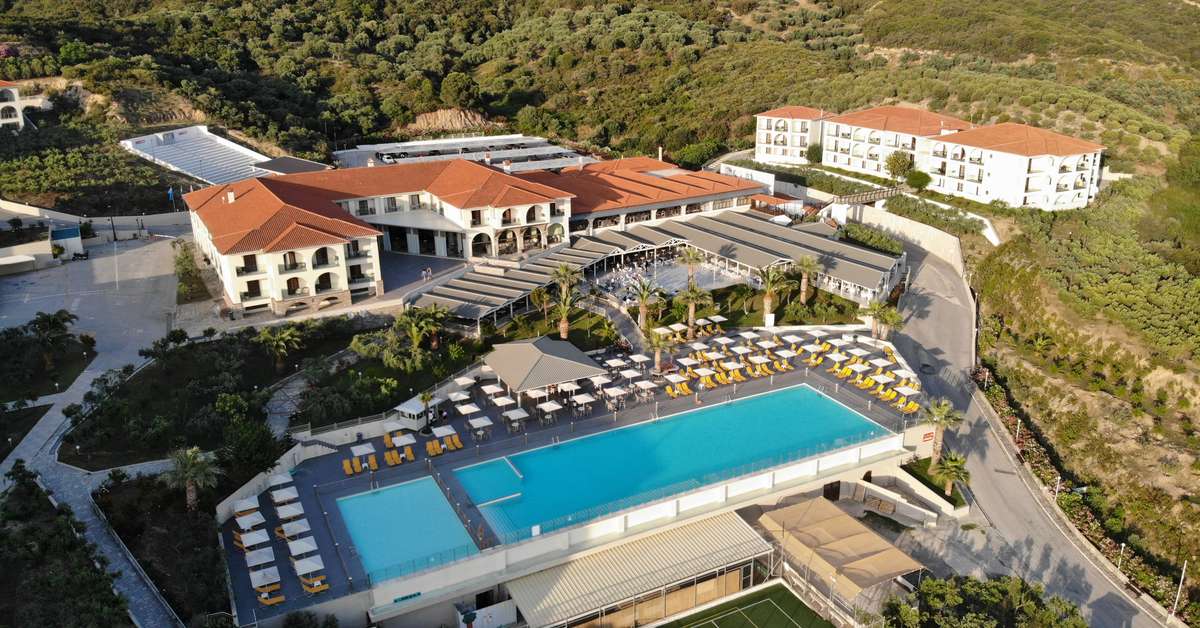 Een foto van het zwembad bij Akrathos Beach Hotel
