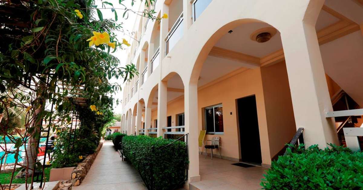 Een foto van de buitenkant van Seaview Gardens Hotel