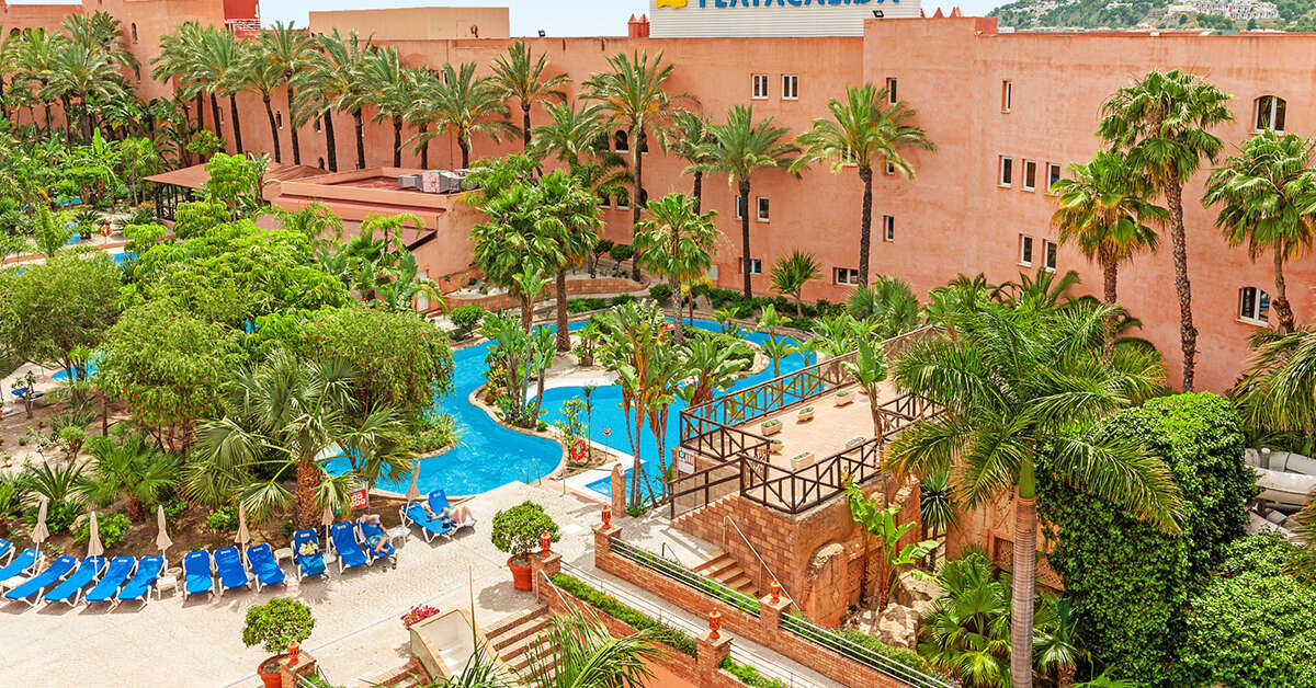 Een foto van de buitenkant van Playacalida Hotel