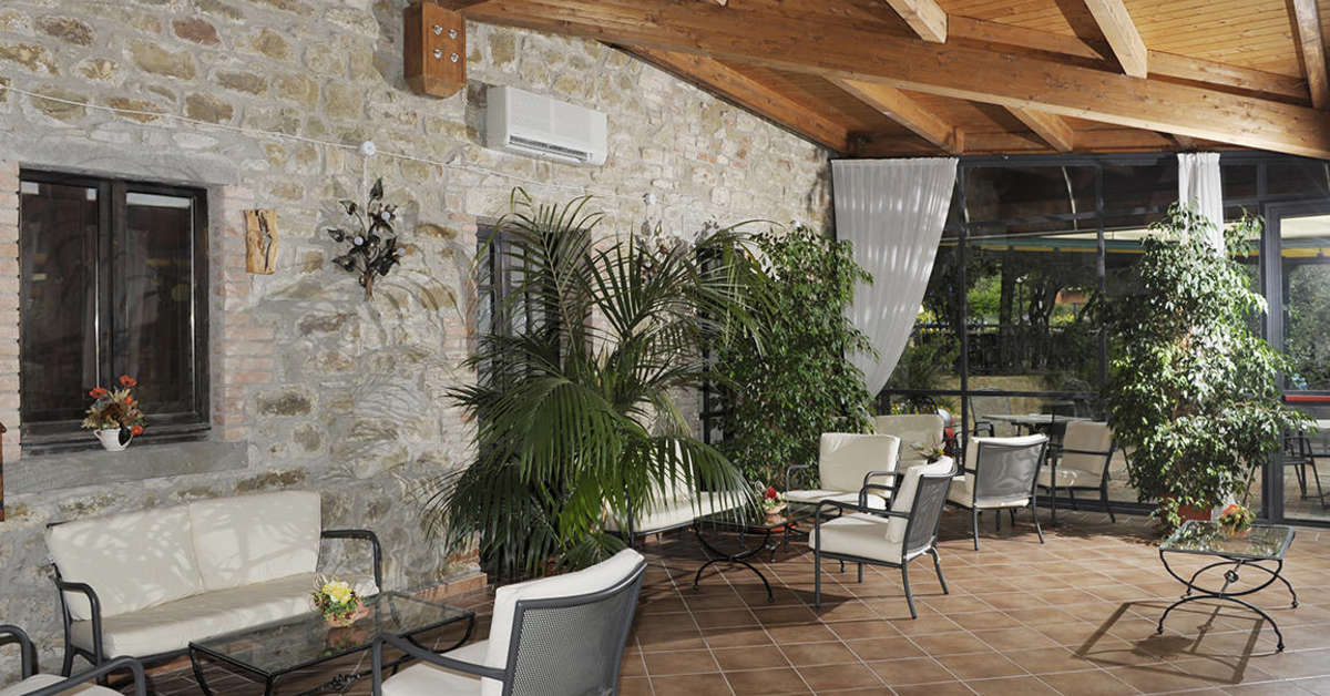 Een foto van het terras bij Hotel Villa Paradiso Village