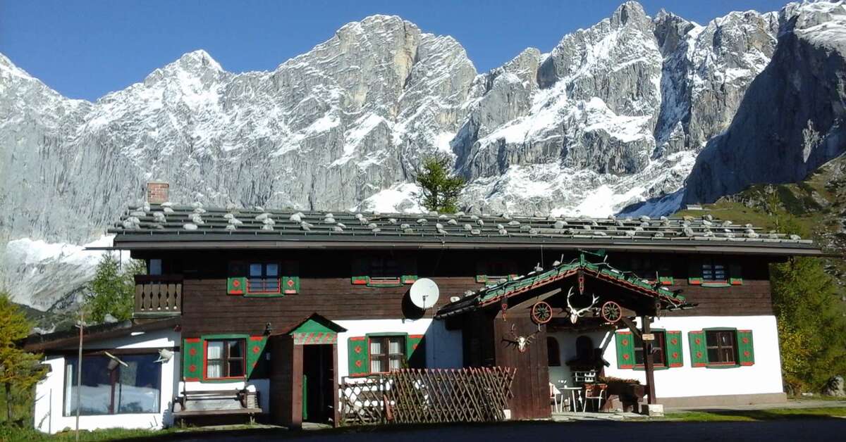 Een foto van de buitenkant van Berghotel Dachstein