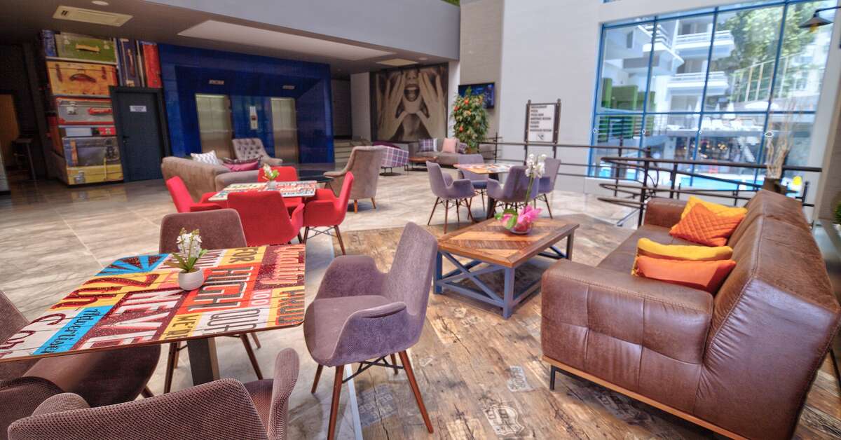 Een foto van het interieur van Ramira City Hotel