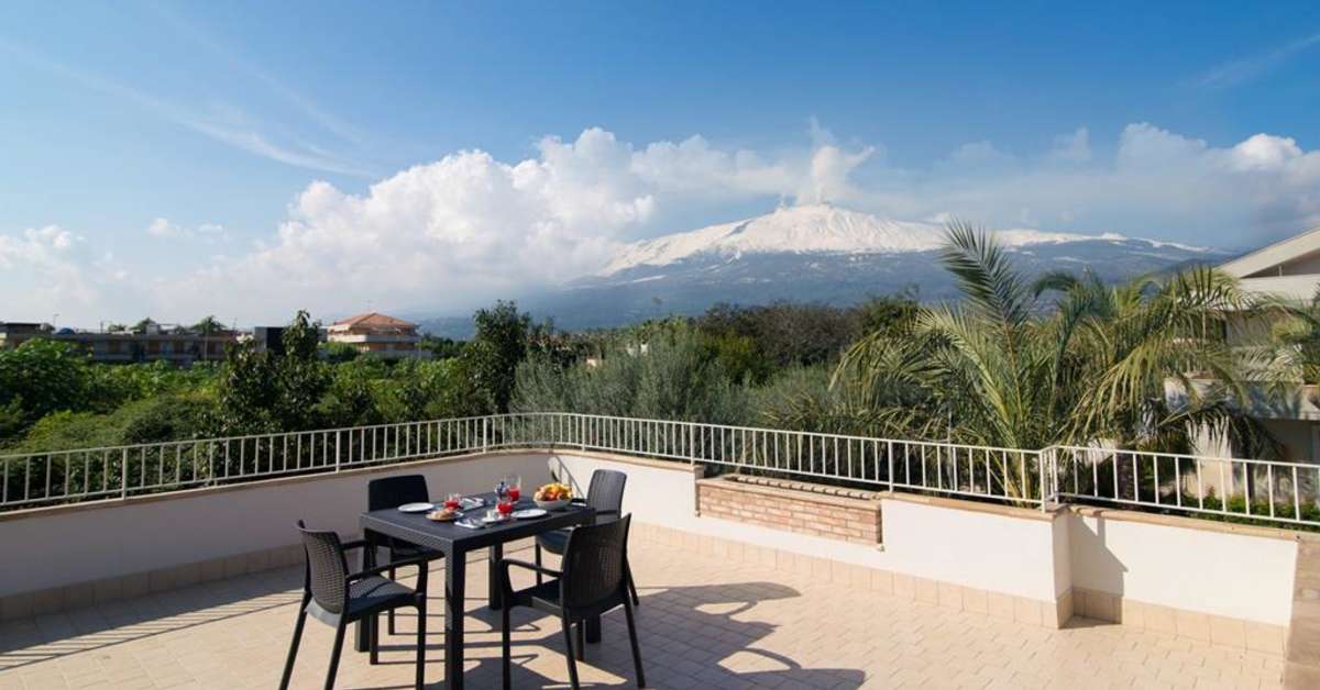 Een foto van het terras bij Villa Galati Resort