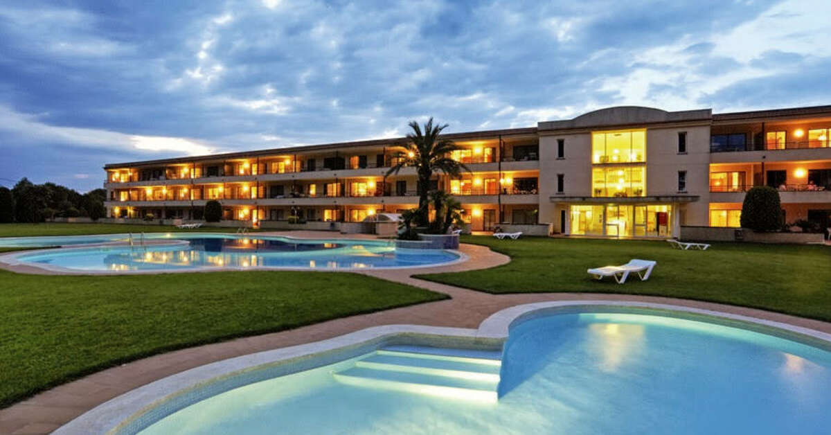Een foto van het zwembad bij Aparthotel & Village Golf Beach
