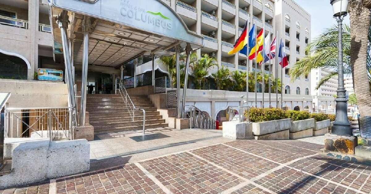 Een foto van de buitenkant van Aparthotel Kn Columbus
