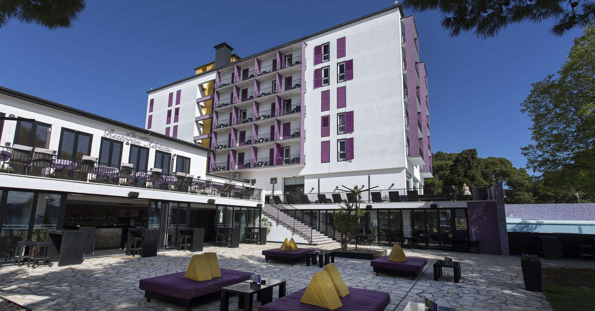 Een foto van de buitenkant van Hotel Adriatic