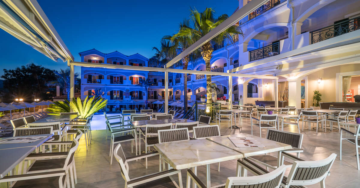 Een foto van het terras bij Zante Atlantis Hotel
