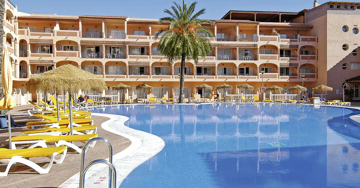 Een foto van het zwembad bij Hotel Bahia Tropical