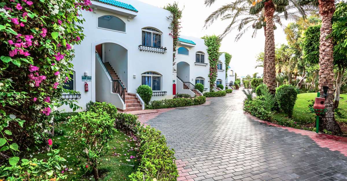 Een foto van de buitenkant van Sultan Gardens Resort