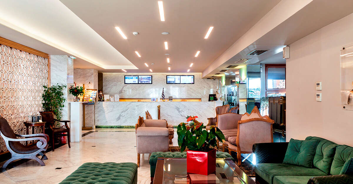 Een foto van het interieur van Coral Hotel