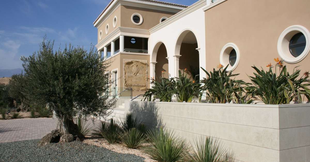 Een foto van de buitenkant van Hotel Golf Almerimar