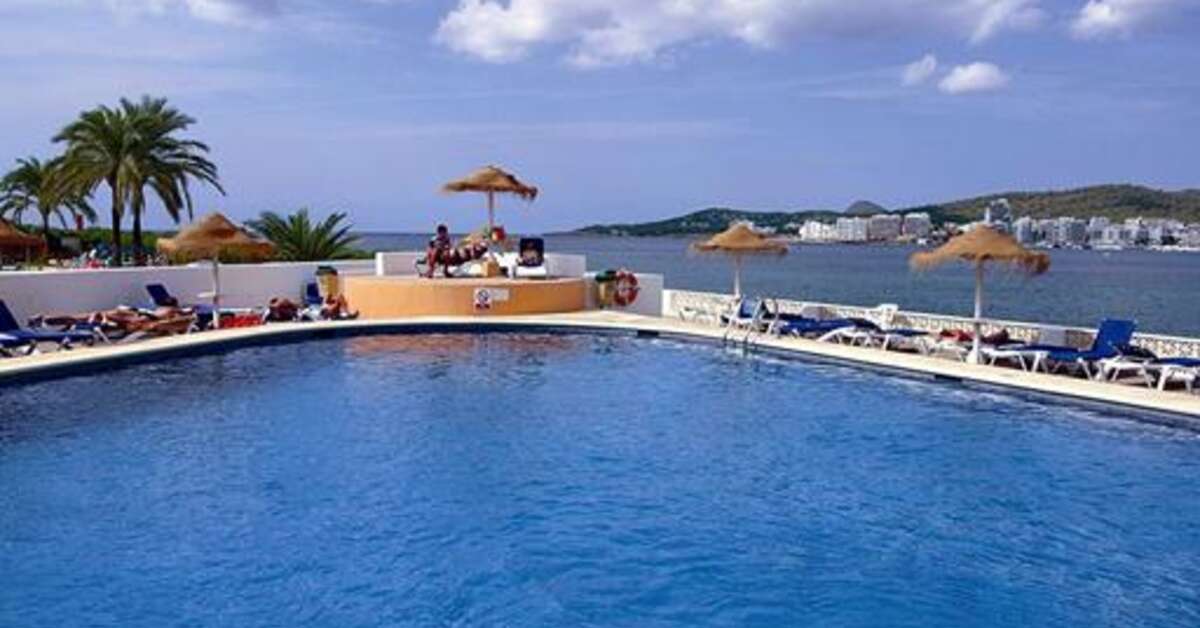 Ein Foto vom Pool im azuLine Hotel Mar Amantis I & II