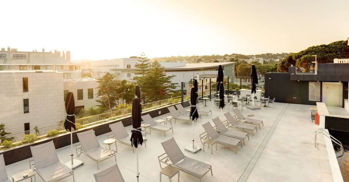 Een foto van het terras bij Hotel Inglaterra