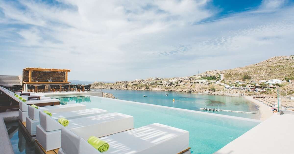 Een foto van het zwembad bij Super Paradise Suites