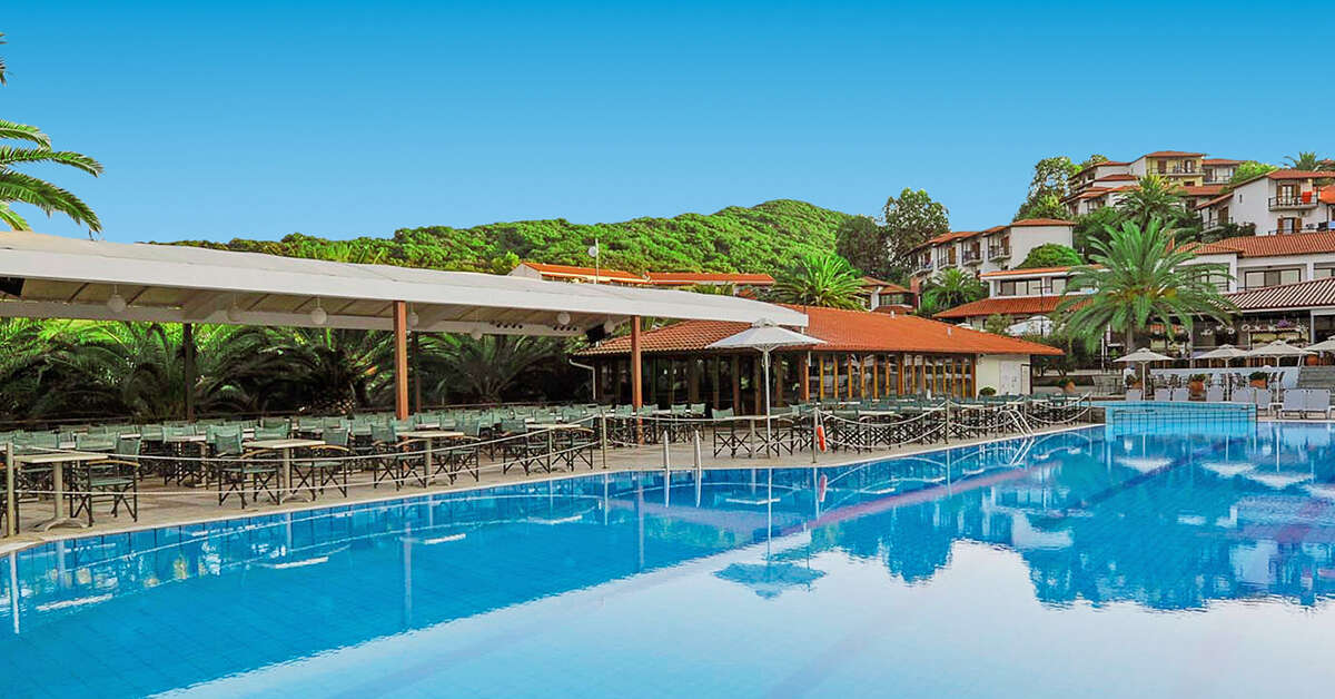 Een foto van het zwembad bij Aristoteles Holiday Resort & Spa