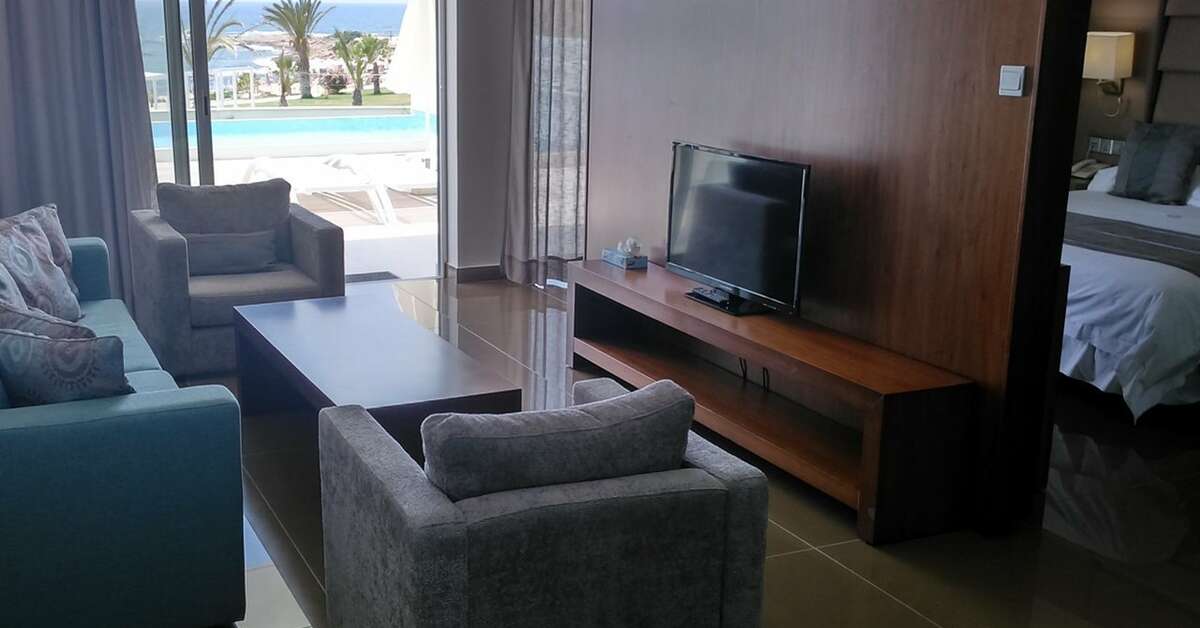 Een foto van The King Evelthon Beach Hotel & Resort