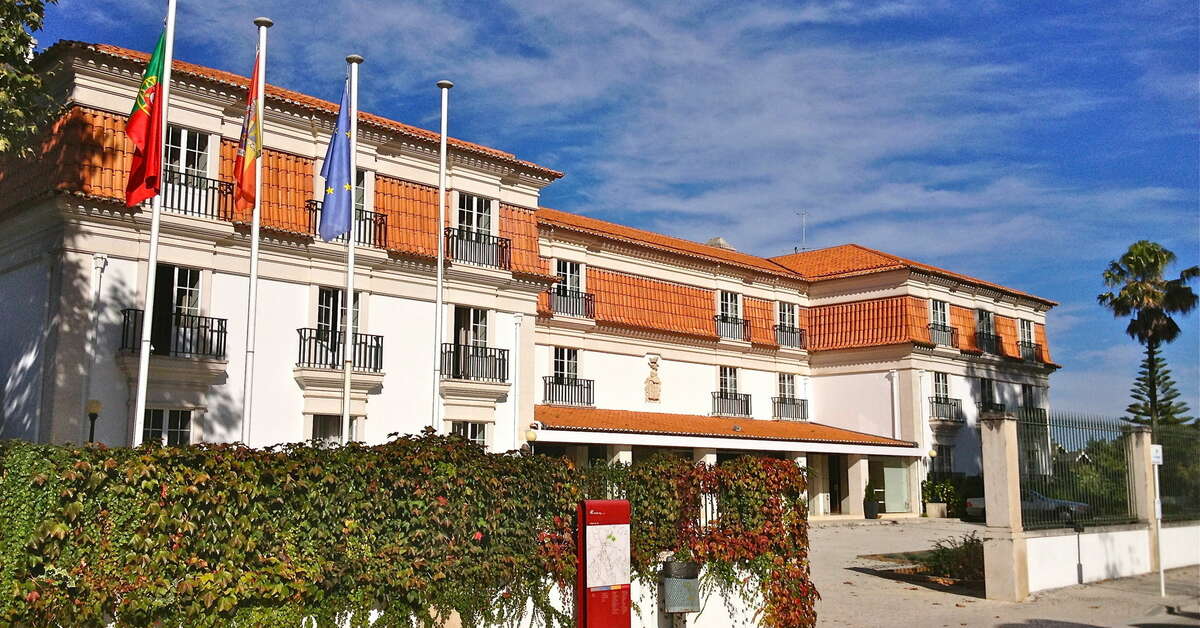 Een foto van de buitenkant van Conimbriga Hotel do Paco