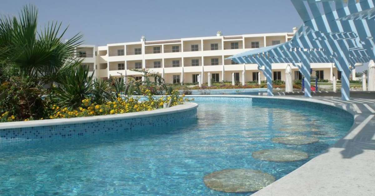 Een foto van het zwembad bij Royal Brayka Resort