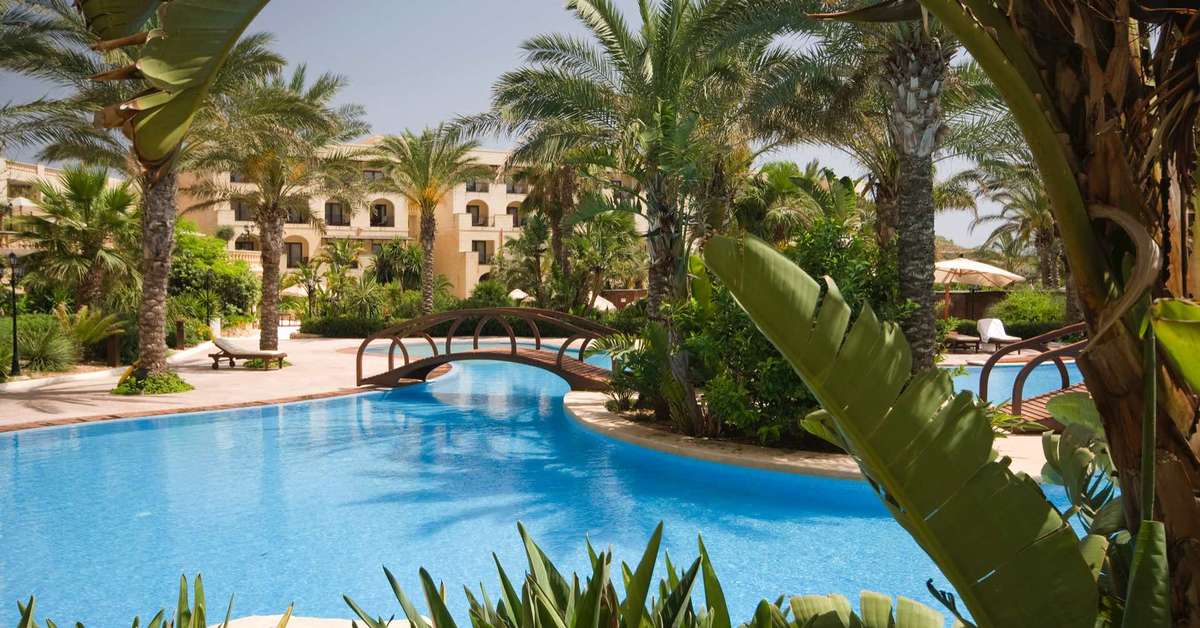 Een foto van het zwembad bij Kempinski San Lawrenz