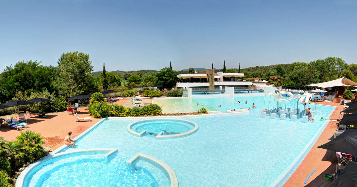 Een foto van het zwembad bij Camping & Village le Rocchette