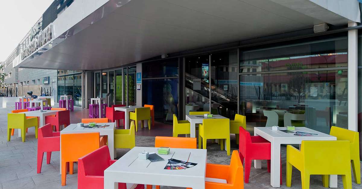 Een foto van het terras bij Barcelo Malaga
