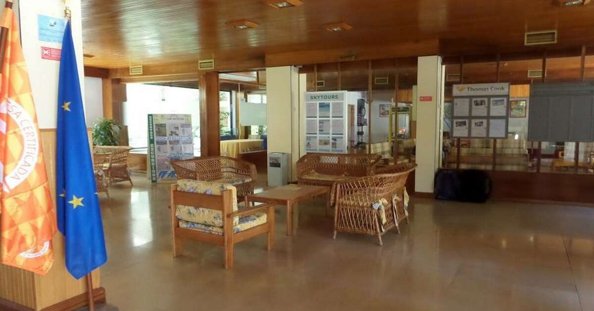 Een foto van het interieur van Clube Alvorferias